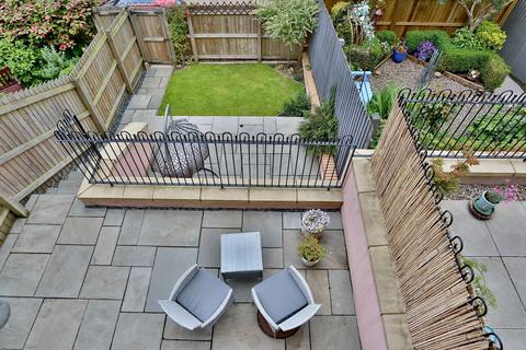 5 Chestnut Drive, Abergavenny, NP7 5JZ