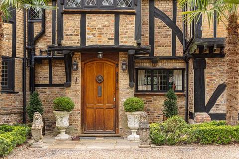 5 bedroom equestrian property for sale, High Road, Coulsdon
