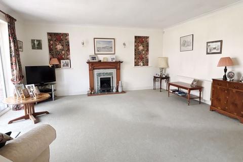 8a Long Close, Farnham Common, Slough, SL2 3EJ