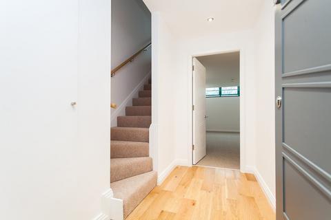 undefined, Western Avenue, Perivale, Greenford, UB6