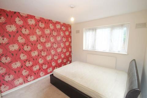 16 Nicholas Close, Greenford, UB6 9UH