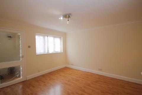 16 Nicholas Close, Greenford, UB6 9UH