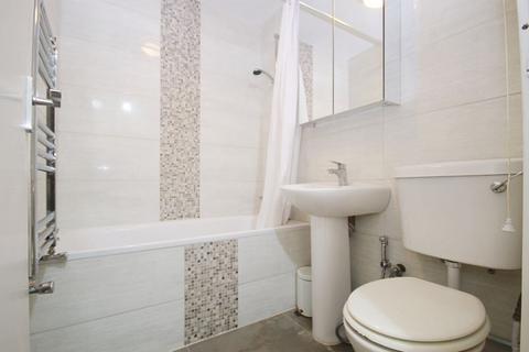 16 Nicholas Close, Greenford, UB6 9UH