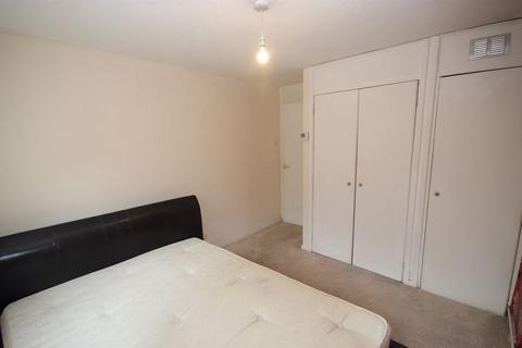 16 Nicholas Close, Greenford, UB6 9UH