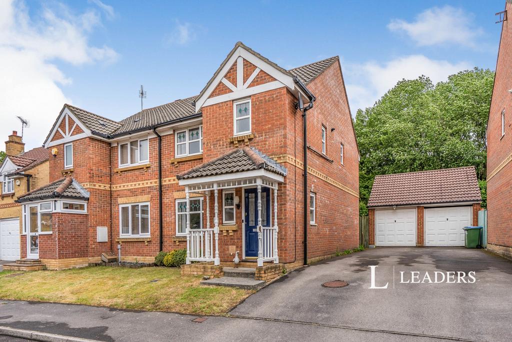Stag Way, Fareham, PO15 3 bed semi-detached house - £1,395 pcm (£322 pw)