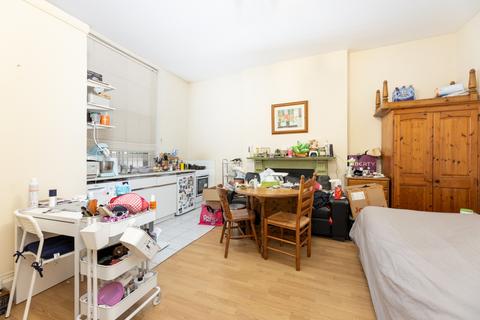 Studio to rent, 7 De Vere Gardens, London, W8