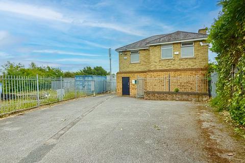 Detached house to rent, Simpson Road, Fenny Stratford MK2