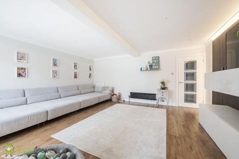 5 Adam Close, Baughurst, Tadley, RG26 5HG