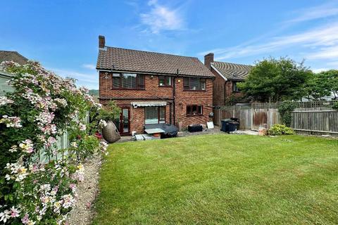 17 Ellenbridge Way, South Croydon, CR2 0EW