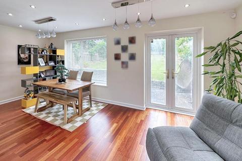 17 Ellenbridge Way, South Croydon, CR2 0EW