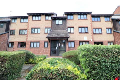 2 bedroom flat for sale, Cricketers Close, Erith, DA8