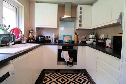 2 bedroom flat for sale, Cricketers Close, Erith, DA8