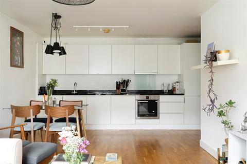 2 bedroom apartment for sale, Queensbridge Road, London E2
