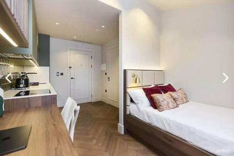 Studio to rent, Cromwell Road, South Kensington