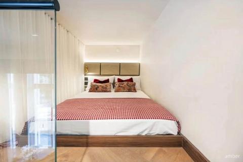 Studio to rent, Cromwell Road, South Kensington