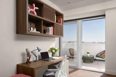 Studio to rent, Cromwell Road, South Kensington