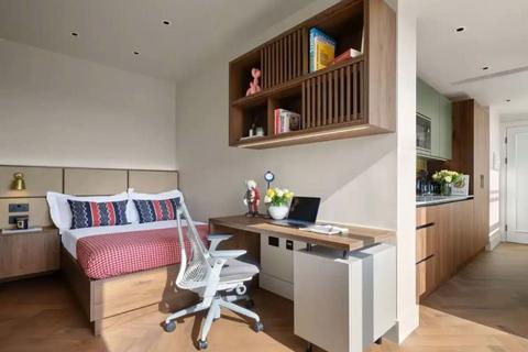 Studio to rent, Cromwell Road, South Kensington