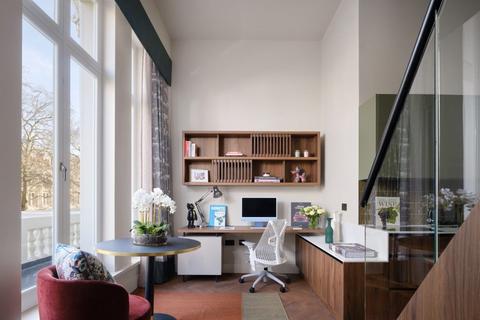 Studio to rent, Cromwell Road, South Kensington