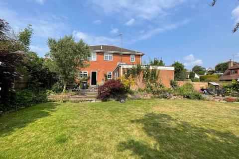 4 bedroom detached house for sale, High Road, Rayleigh, Essex, SS6