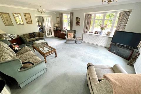 4 bedroom detached house for sale, High Road, Rayleigh, Essex, SS6