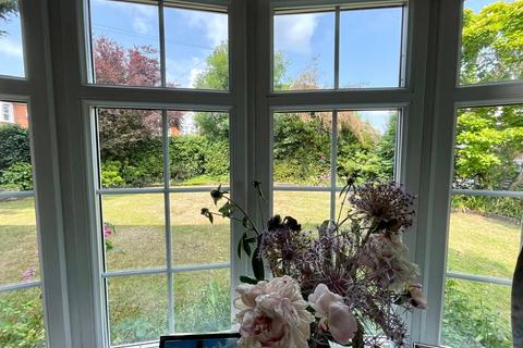 4 bedroom detached house for sale, High Road, Rayleigh, Essex, SS6