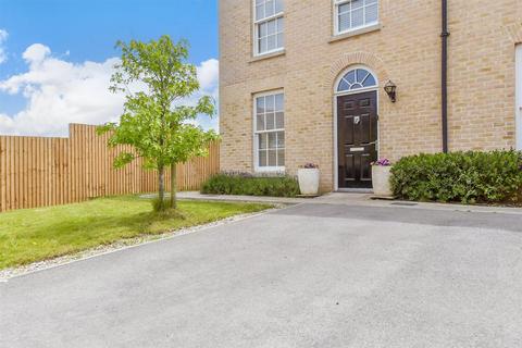 14 Sparrowhawk Way, Whitfield, Dover, CT16 3GZ
