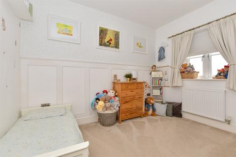 14 Sparrowhawk Way, Whitfield, Dover, CT16 3GZ