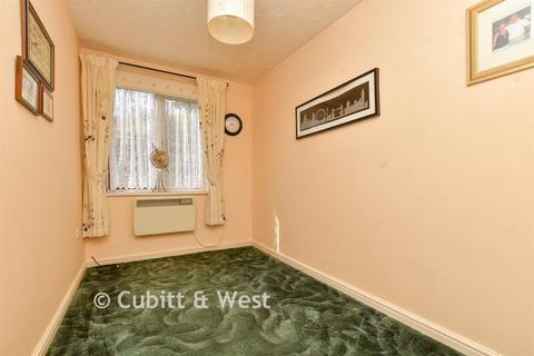 2 bedroom ground floor flat for sale, Lordsgrove Close, Tadworth, Surrey