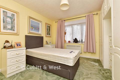 2 bedroom ground floor flat for sale, Lordsgrove Close, Tadworth, Surrey