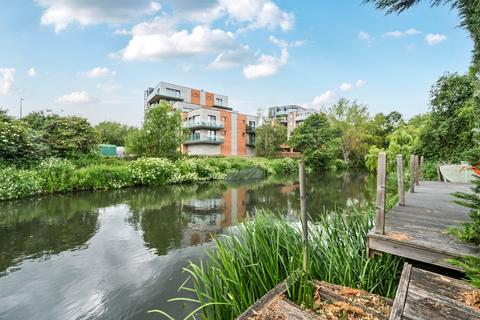 76 Elgar Road, Reading, RG2 0BL