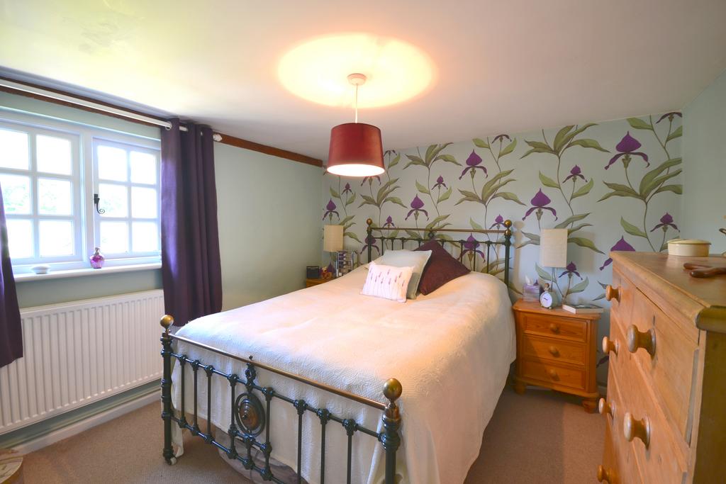 Bedroom 1.JPG