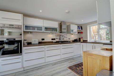 3 Bay Tree Close, High Wycombe, HP11 1JN