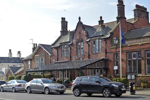 Pub to rent, 4 Dicconson Ter Lytham St Annes FY8 5JW