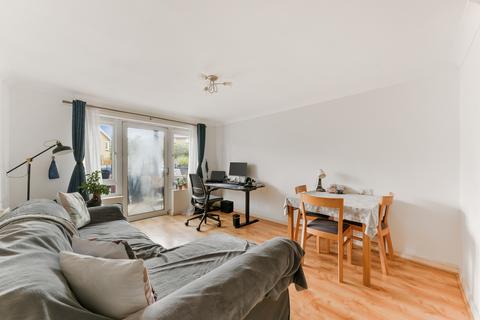 1 bedroom flat to rent, Woodger Road, W12