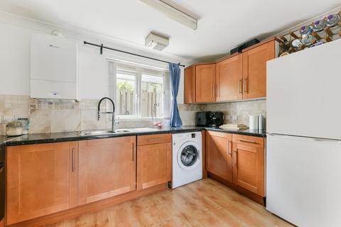 1 bedroom flat to rent, Woodger Road, W12