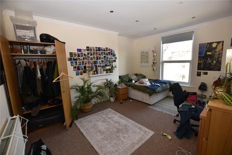 12 Buckingham Mount, Headingley, Leeds, LS6 1DN