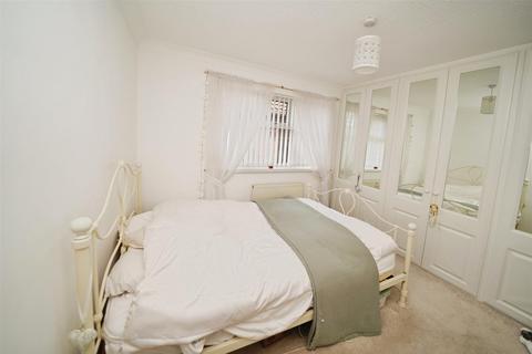 12 Manor Park, Preston, Hull, HU12 8XE