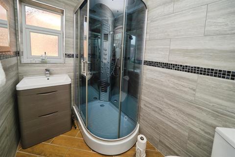 12 Manor Park, Preston, Hull, HU12 8XE
