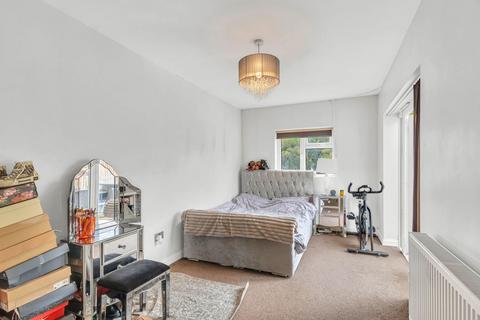 49 Derek Avenue, Epsom, KT19 9HP