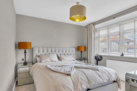 49 Derek Avenue, Epsom, KT19 9HP