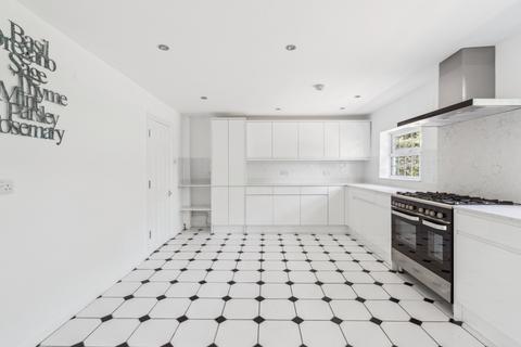 8 bedroom detached house to rent, Slough Road, Iver SL0
