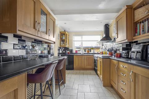 29 Cedar Way, Basingstoke, RG23 8NG