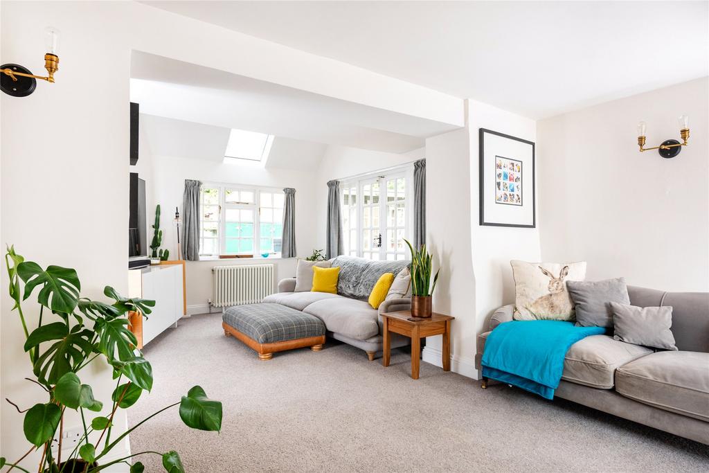 Sitting/TV Room