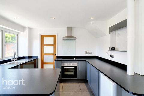 2 Lavender Close, Tiptree, Colchester, CO5 0BG
