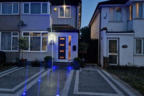 4 bedroom end of terrace house for sale, Beam Avenue -, Dagenham