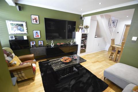 4 bedroom end of terrace house for sale, Beam Avenue -, Dagenham