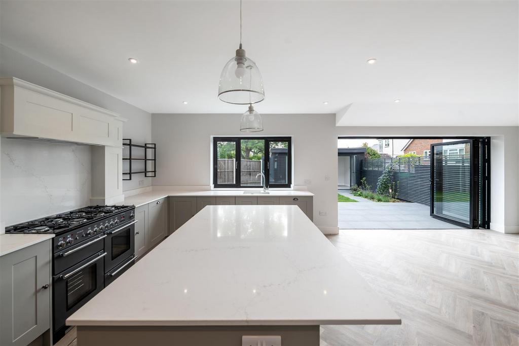 40 Burgh Heath internals9.jpg