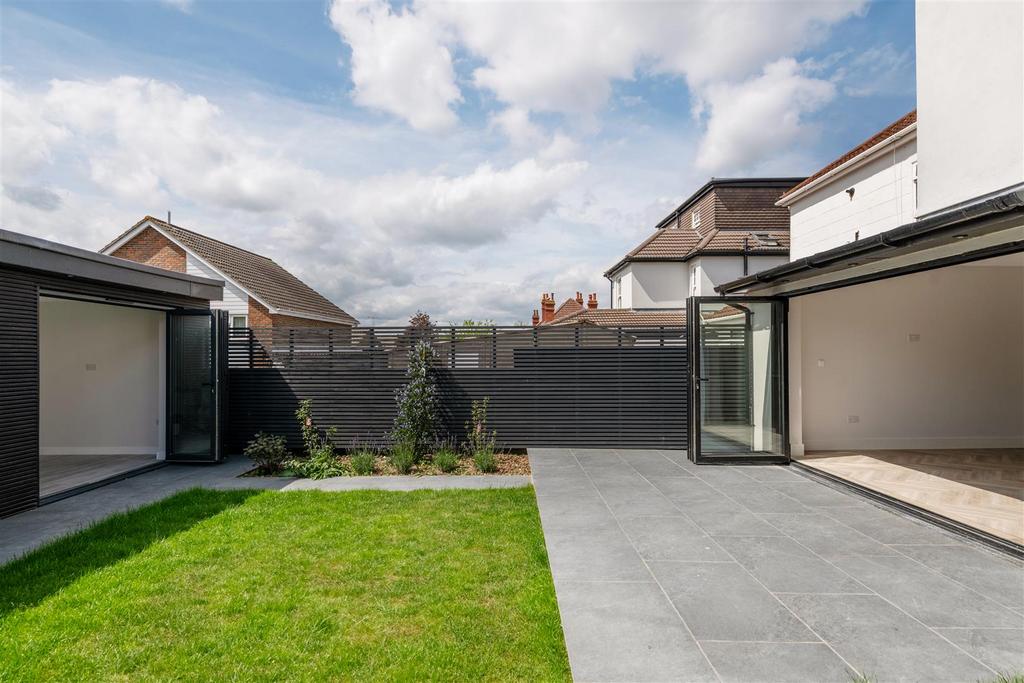 40 Burgh Heath externals-17.jpg