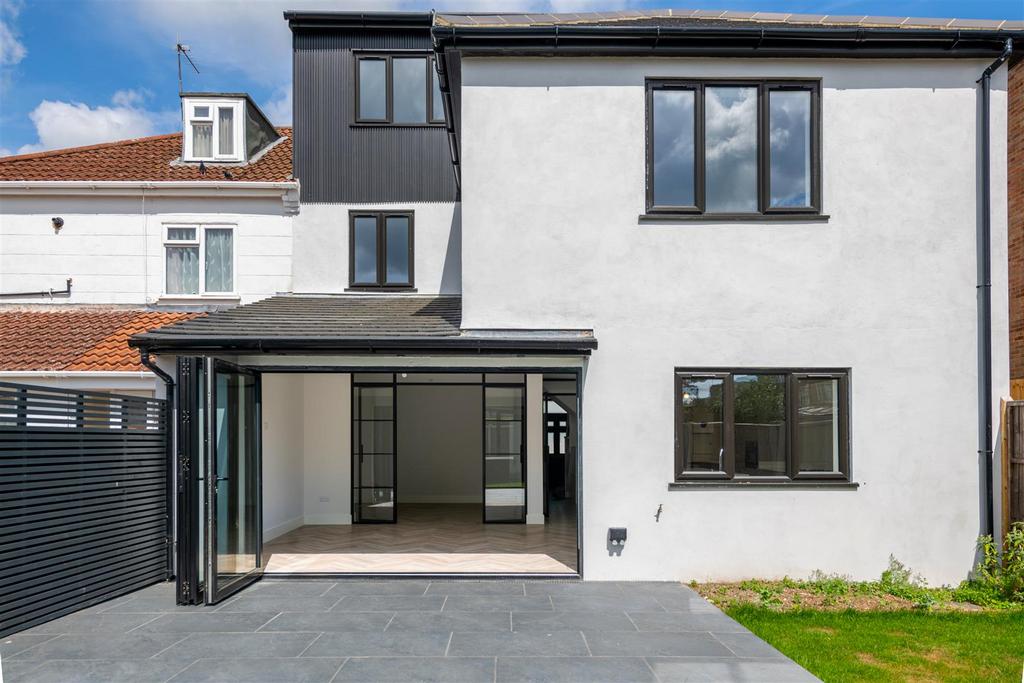 40 Burgh Heath externals-19.jpg