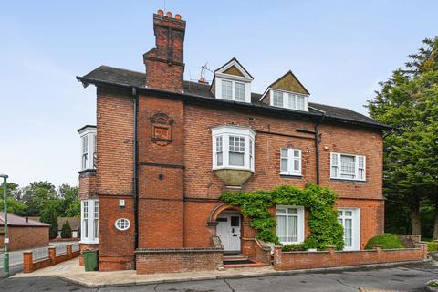 3 bedroom apartment for sale, Peaches Close, Cheam, SM2